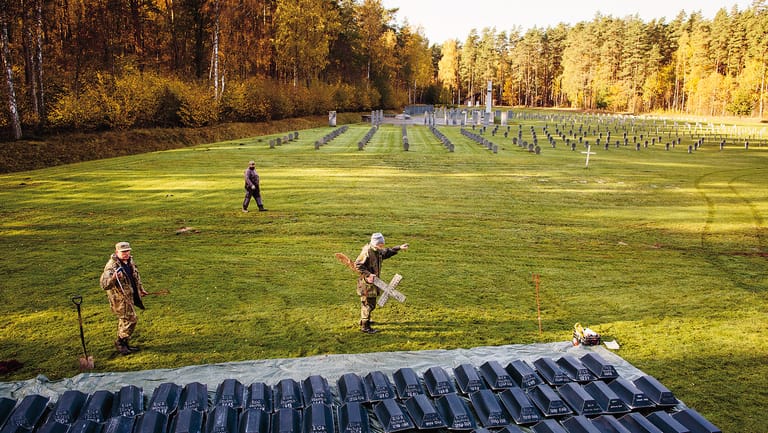 Soldatenfriedhof "Beberki" bei Riga: Hier liegen die Knochen deutscher Soldaten.