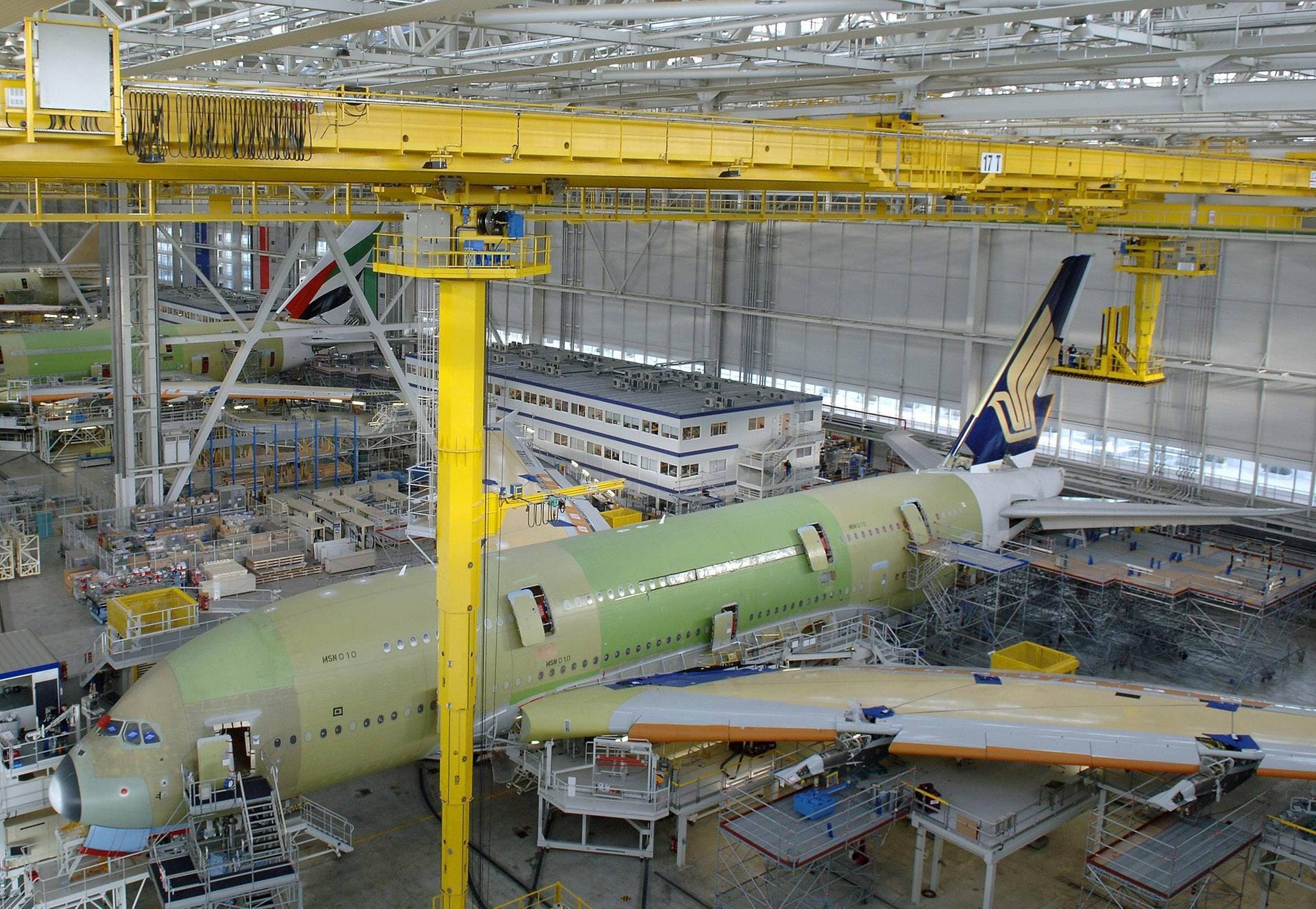 Endmontage im Airbus-Werk Toulouse: Der Konzern hatte die Jahresproduktion zuletzt von zeitweise bis zu 30 Maschinen auf nur noch sechs Exemplare zurückgefahren.
