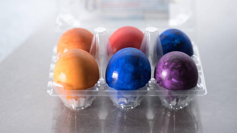 Ostereier: Bei gefärbten Eiern aus dem Supermarkt kann die Herkunft oft nicht zurückverfolgt werden.