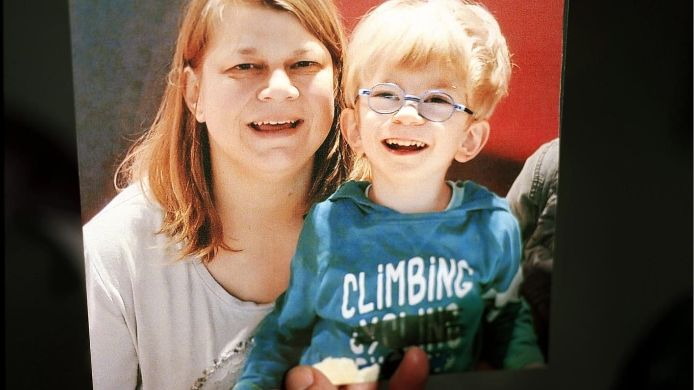 Anne und Noah Metzger nach dem Umzug in die neue Wohnung im Mai 2017.