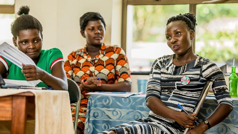 Junge Frauen im DSW in Uganda: Selbstbewusstsein müssen sie oft erst lernen.