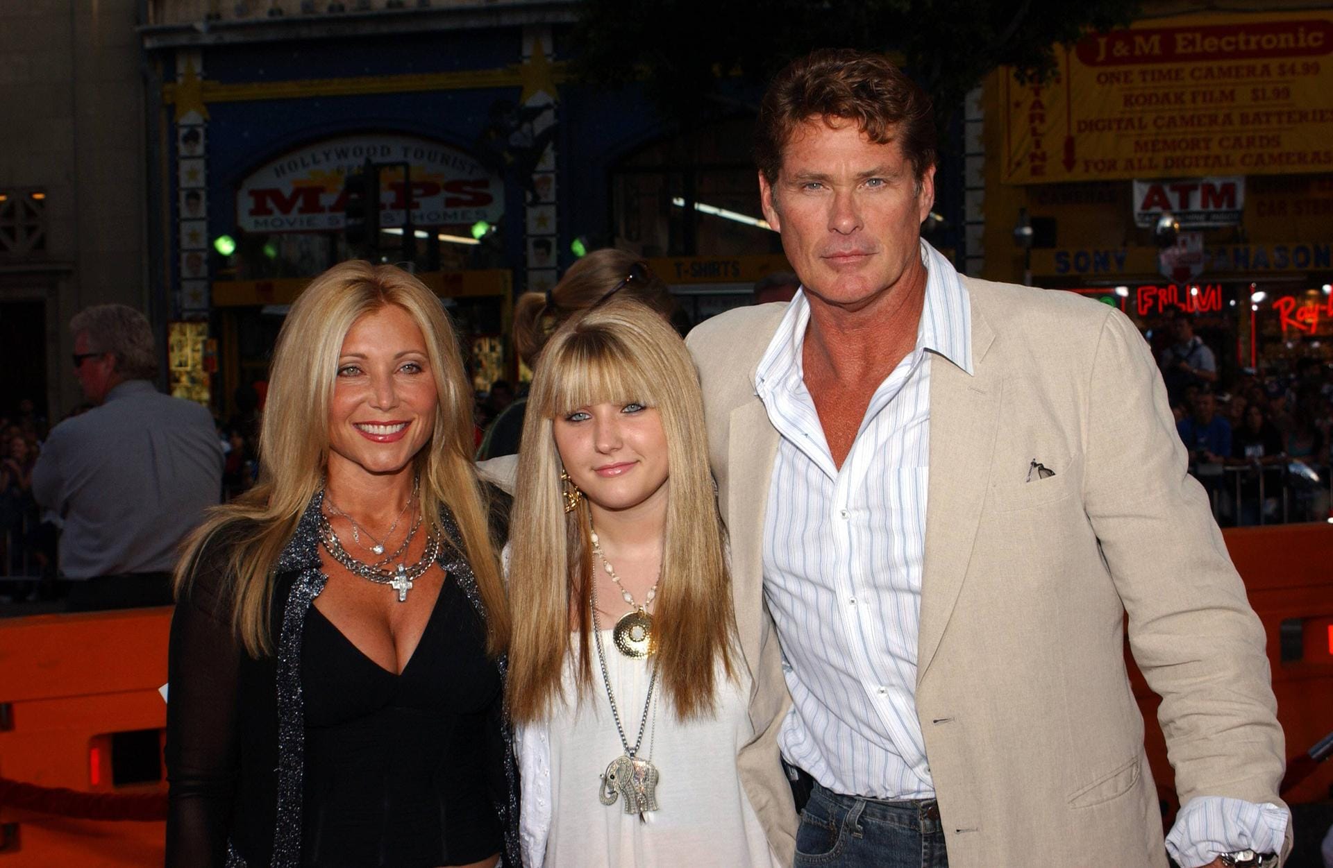 Pamela Bach: Von 1989 bis 2006 ist er mit der Schauspielerin verheiratet. Zusammen haben sie die Töchter Taylor Ann (hier im Bild) und Hayley.