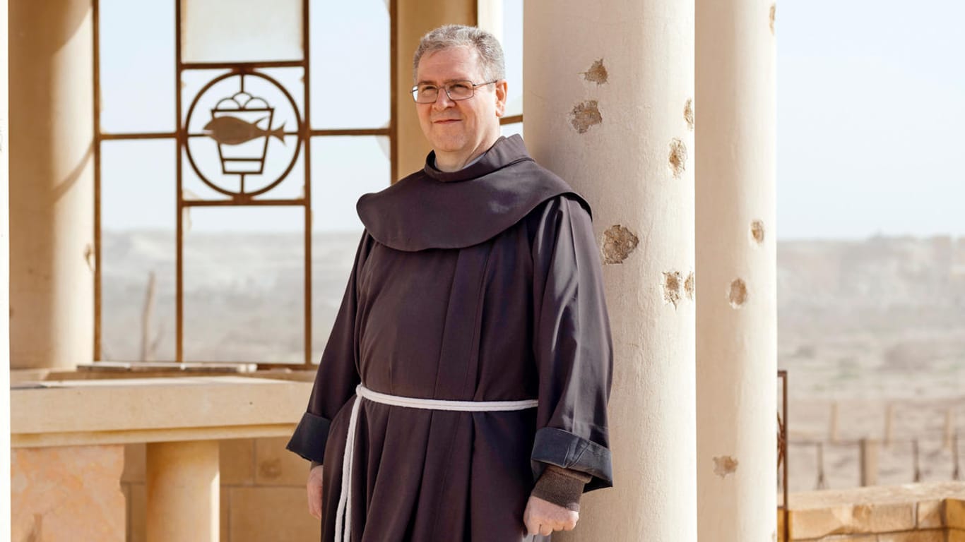 Francesco Patton auf der Terrasse des Franziskanerklosters am Jordan: Der Orden ist seit dem 13. Jahrhundert im Heiligen Land aktiv.