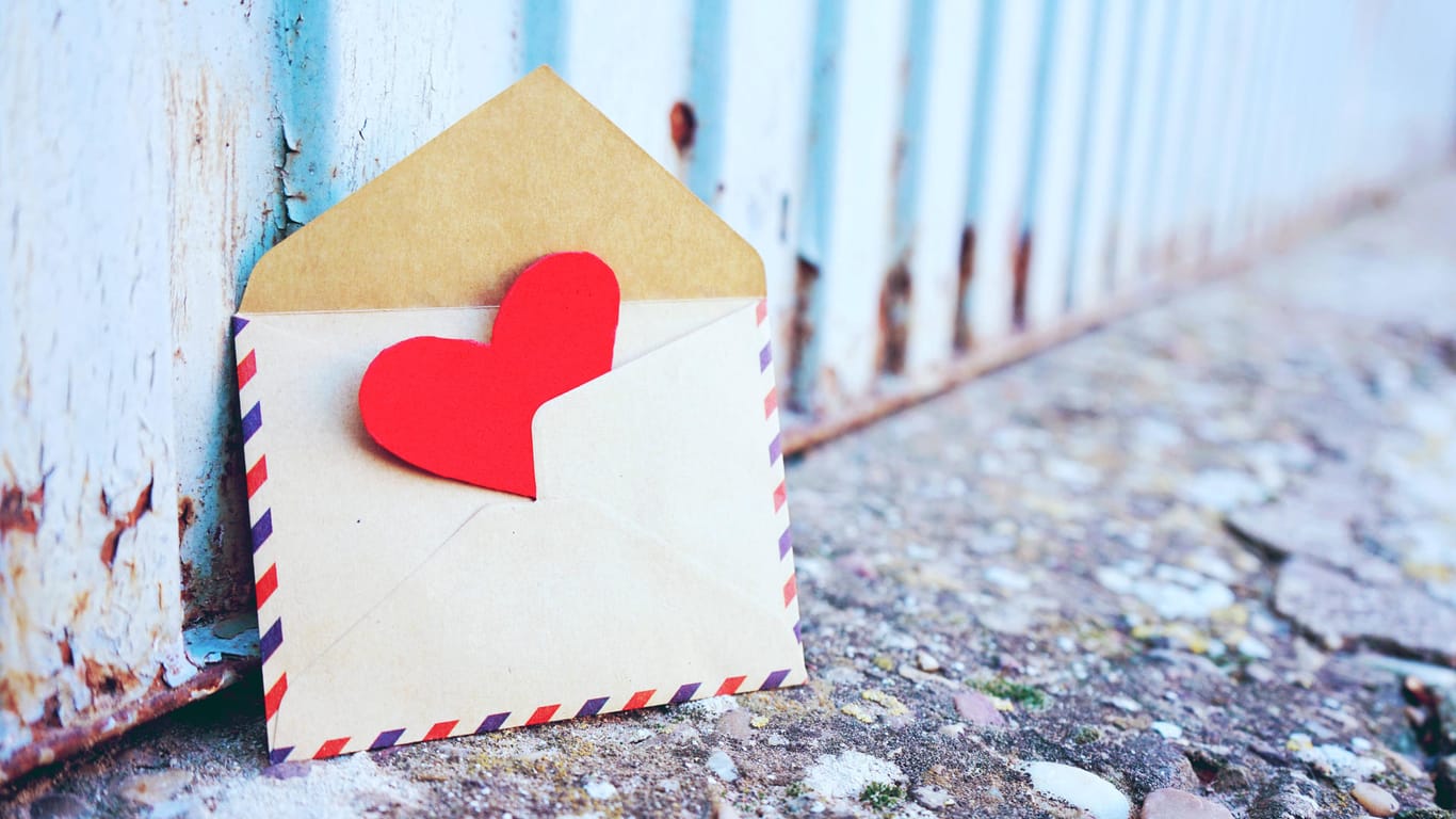 Valentinstag: Viele Verliebte basteln aufwendige Karten für ihre Partner.