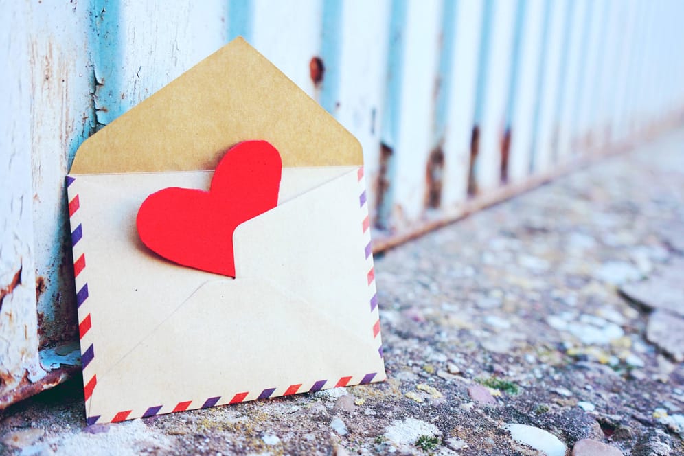 Valentinstag: Viele Verliebte basteln aufwendige Karten für ihre Partner.