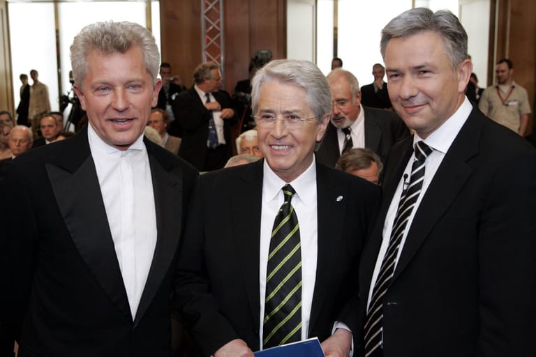 2006: Schauspieler Miroslav Nemec, Moderator Frank Elstner und der damals regierende Bürgermeister von Berlin, Klaus Wowereit, anlässlich der Verleihung des Civis-Medienpreises in Berlin.