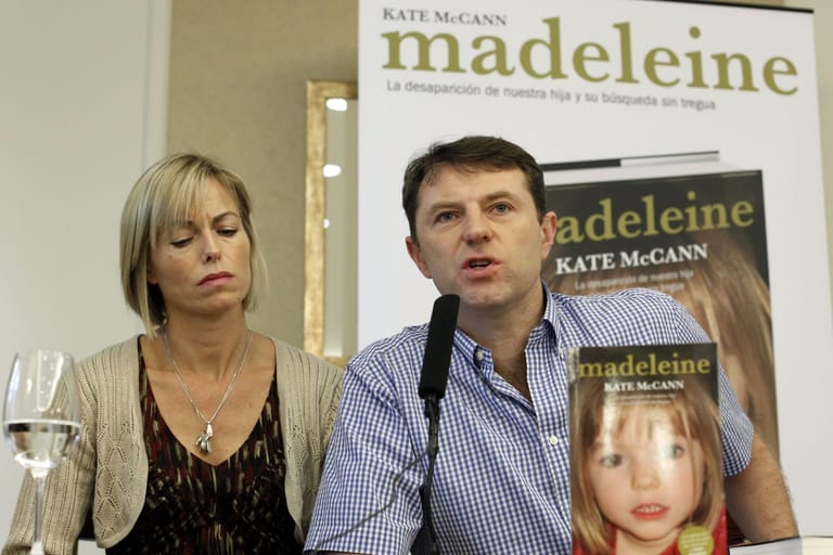 Mai 2011: Vier Jahre nach dem Verschwinden ihrer Tochter veröffentlicht Kate McCann ein Buch über die Suche nach Maddie. Vorausgegangen waren vergebliche Versuche, ihr mithilfe privater Ermittler auf die Spur zu kommen. Zudem befindet sich die Familie in einer Schlammschlacht mit dem früheren portugiesischen Chefermittler, der seinerseits ein Buch geschrieben hat, in dem er den Eltern schwere Vorwürfe macht.