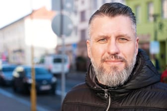 Maik, 45, ist Vater, Ex-Nazi, Thaiboxer, Ausstiegshelfer und Referent in der Jugendarbeit.