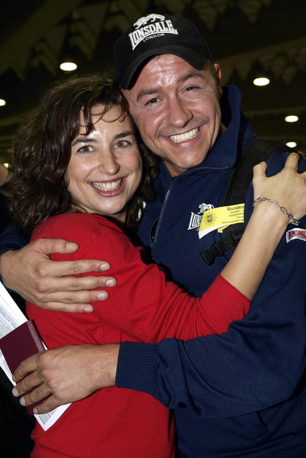 Oktober 2004: Isabel Varell und Willi Herren vor dem Abflug ins Dschungelcamp nach Australien. Varell wurde damals Zweite.