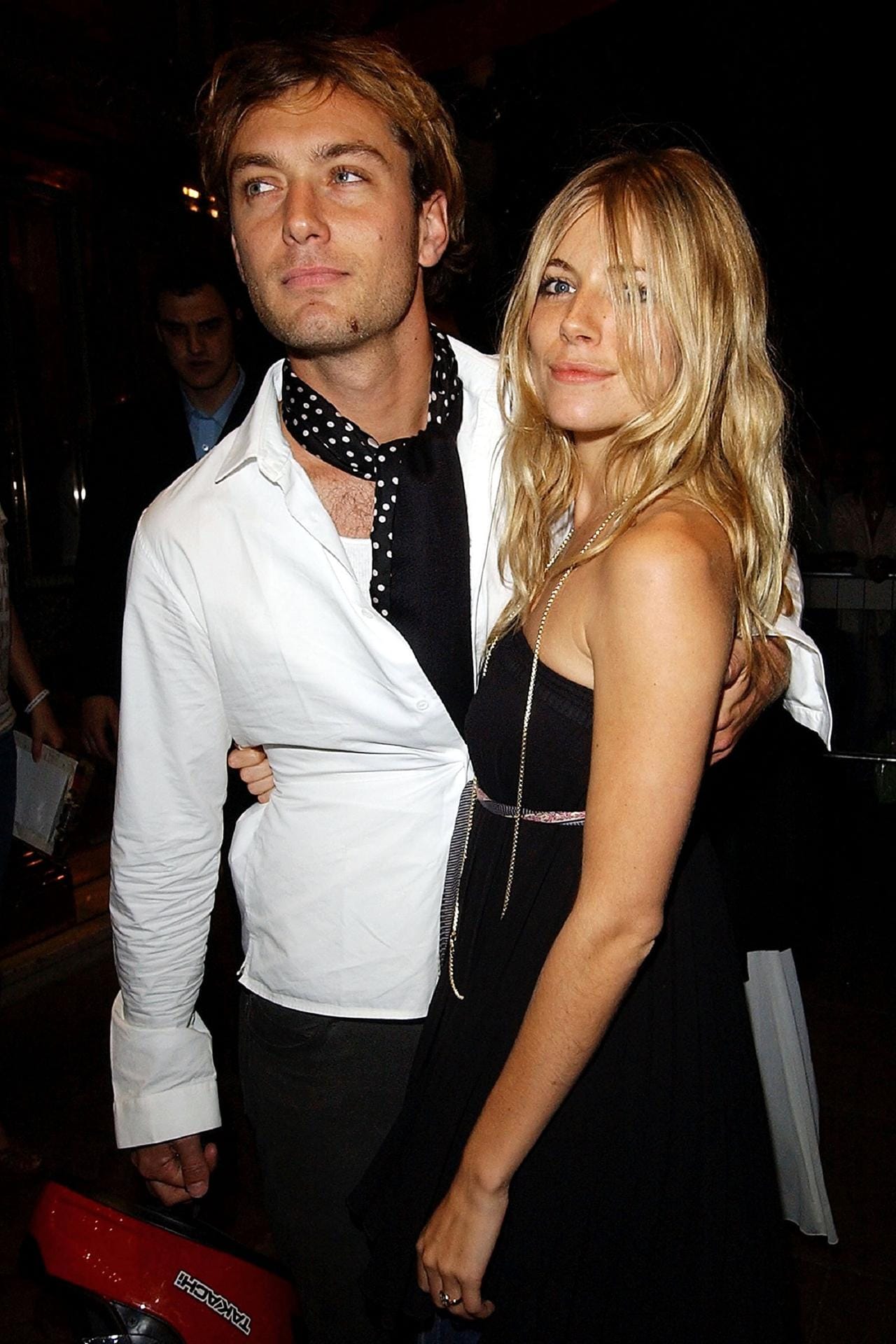 Jude Law und Sienna Miller: Nach der Verlobung 2004 folgte 2005 die Trennung der Schauspieler, nachdem Jude Law Sienna Miller mit der Nanny ihrer Kinder betrogen hatte.