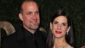 Jesse James und Sandra Bullock: 2005 heirateten die Schauspielerin und der Unternehmer. Kurz nach ihrem Oscargewinn 2010 erfuhr Sandra Bullock von den zahlreichen Affären ihres Mannes, woraufhin kurz darauf die Scheidung folgte.