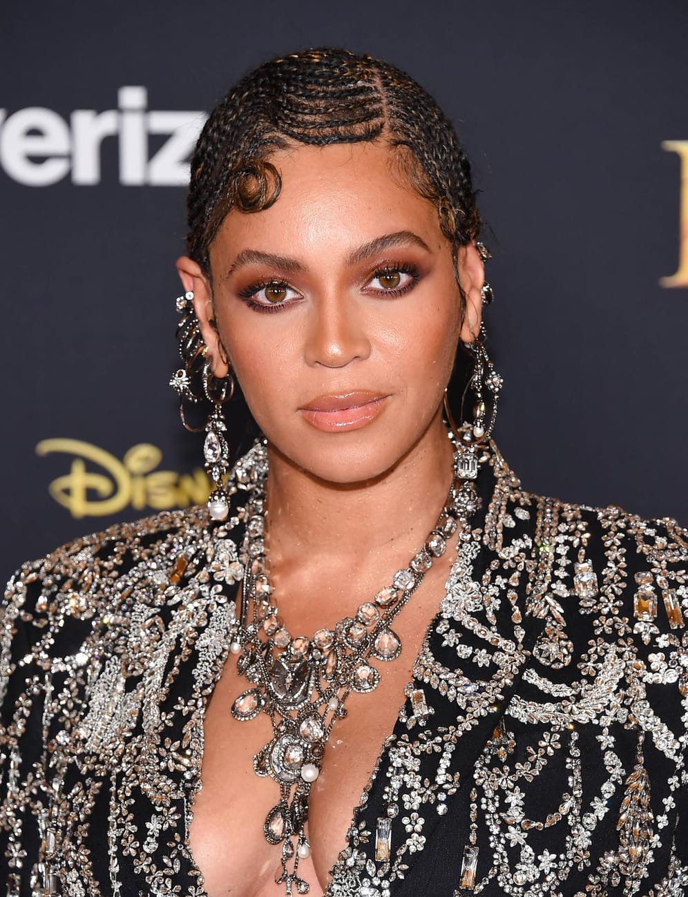 Beyoncé: 2015 zickte sie eine Assistentin auf dem roten Teppich an. Ihre Angestellte zupfte an dem tief ausgeschnittenen Kleid der Sängerin, um sicher zu stellen, dass alles richtig saß. Beyoncé zischte genervt "Stop It!".