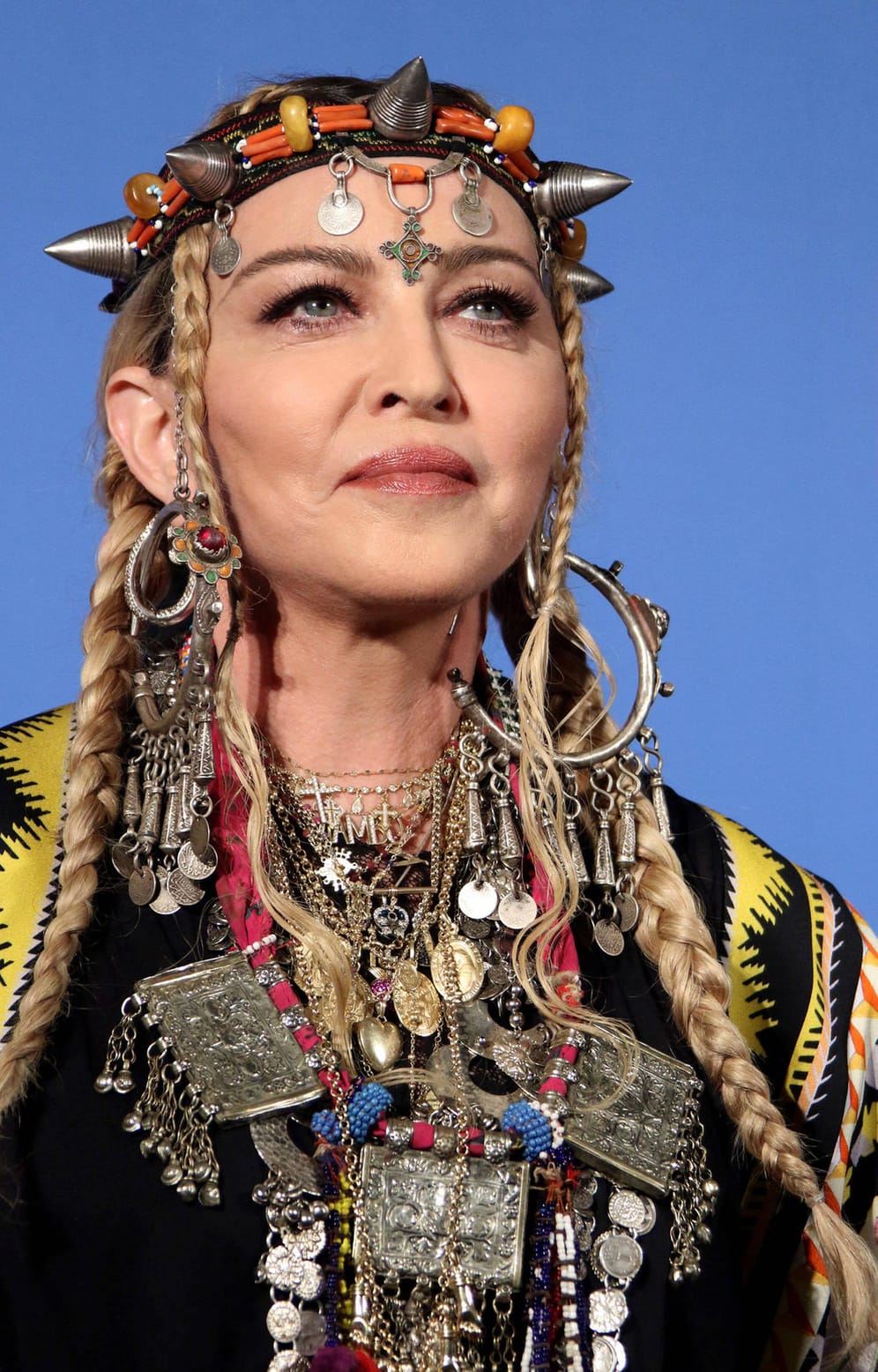 Madonna: Mehrere Nannys klagten über die Sängerin. Sie setze ihre Kindermädchen auf Diät, verbat ihnen, Zeitung zu lesen oder fernzusehen. "Ich habe die Schnauze voll davon, immer Kompromisse machen zu müssen," schrieb eine ehemalige Angestellte auf Facebook.