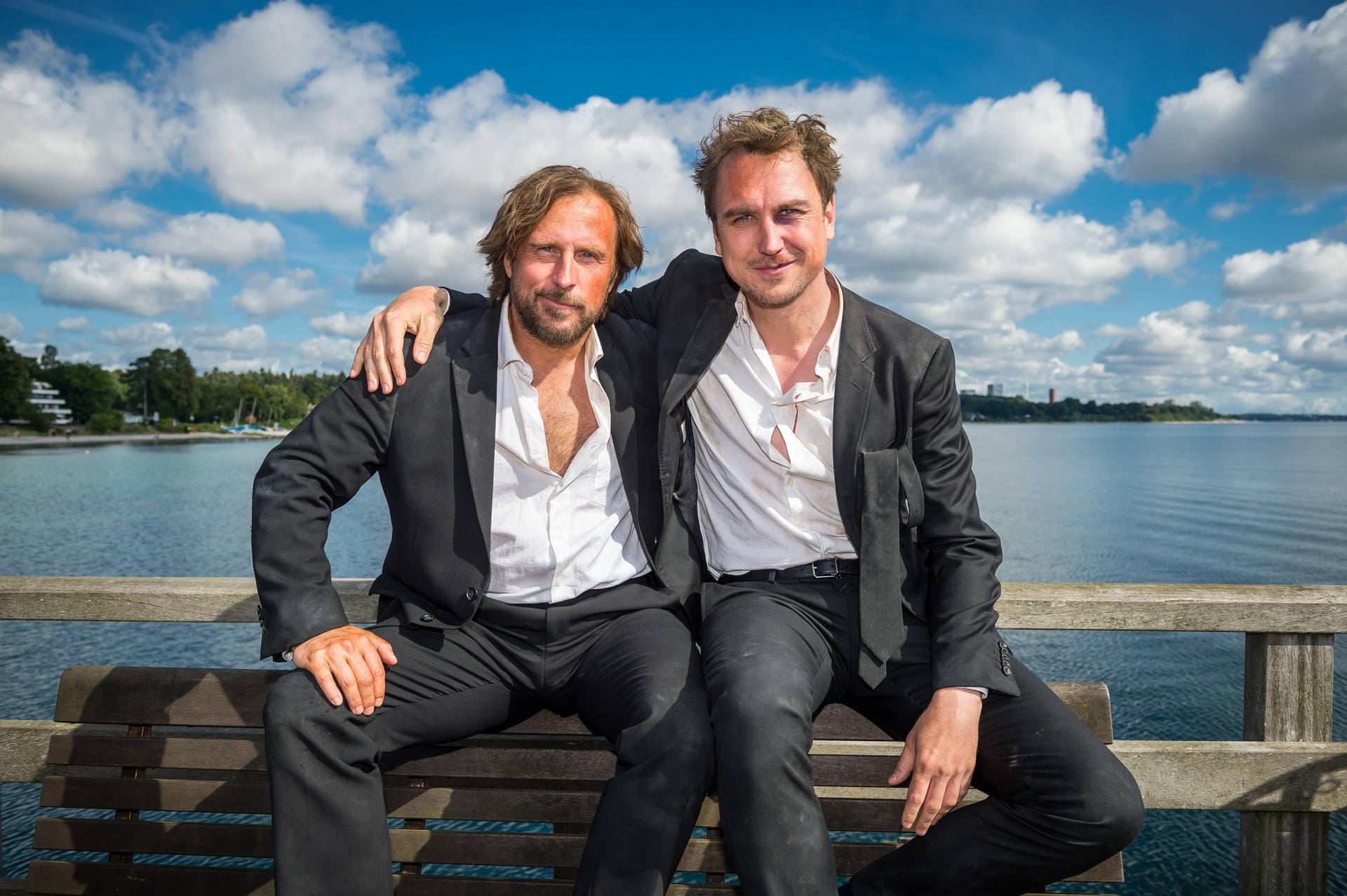 2017: Bjarne Mädel und Lars Eidinger beim Dreh des Kinofilms "25 km/h". In dem Roadmovie spielen die beiden zwei Brüder, die sich einen Jugendtraum erfüllen.