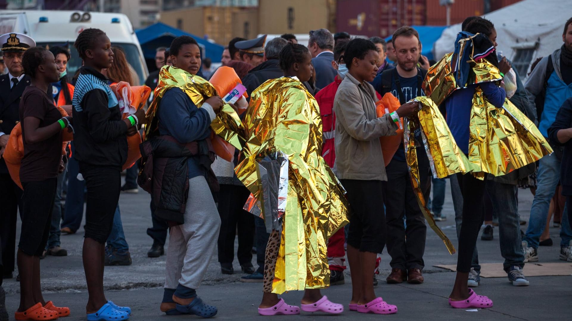 Flüchtlinge erreichen Palermo: Sie habe der kulturelle Mix in der Gegend um den Hafen fasziniert, sagt Broelemann.