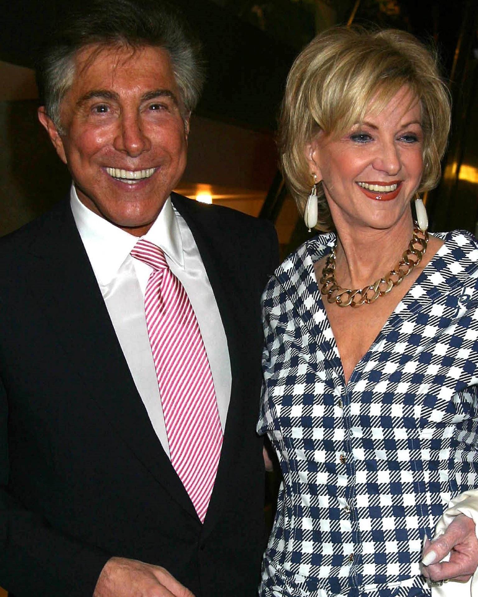Steve und Elaine Wynn: Der Casino-Mogul und seine Frau ließen sich gleich zwei Mal scheiden – 1986 und 2010. Nach den Scheidungen wurde seine Frau mit etwa 645 Millionen Euro in Aktien entschädigt.