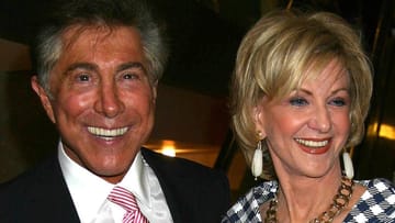 Steve und Elaine Wynn: Der Casino-Mogul und seine Frau ließen sich gleich zwei Mal scheiden – 1986 und 2010. Nach den Scheidungen wurde seine Frau mit etwa 645 Millionen Euro in Aktien entschädigt.