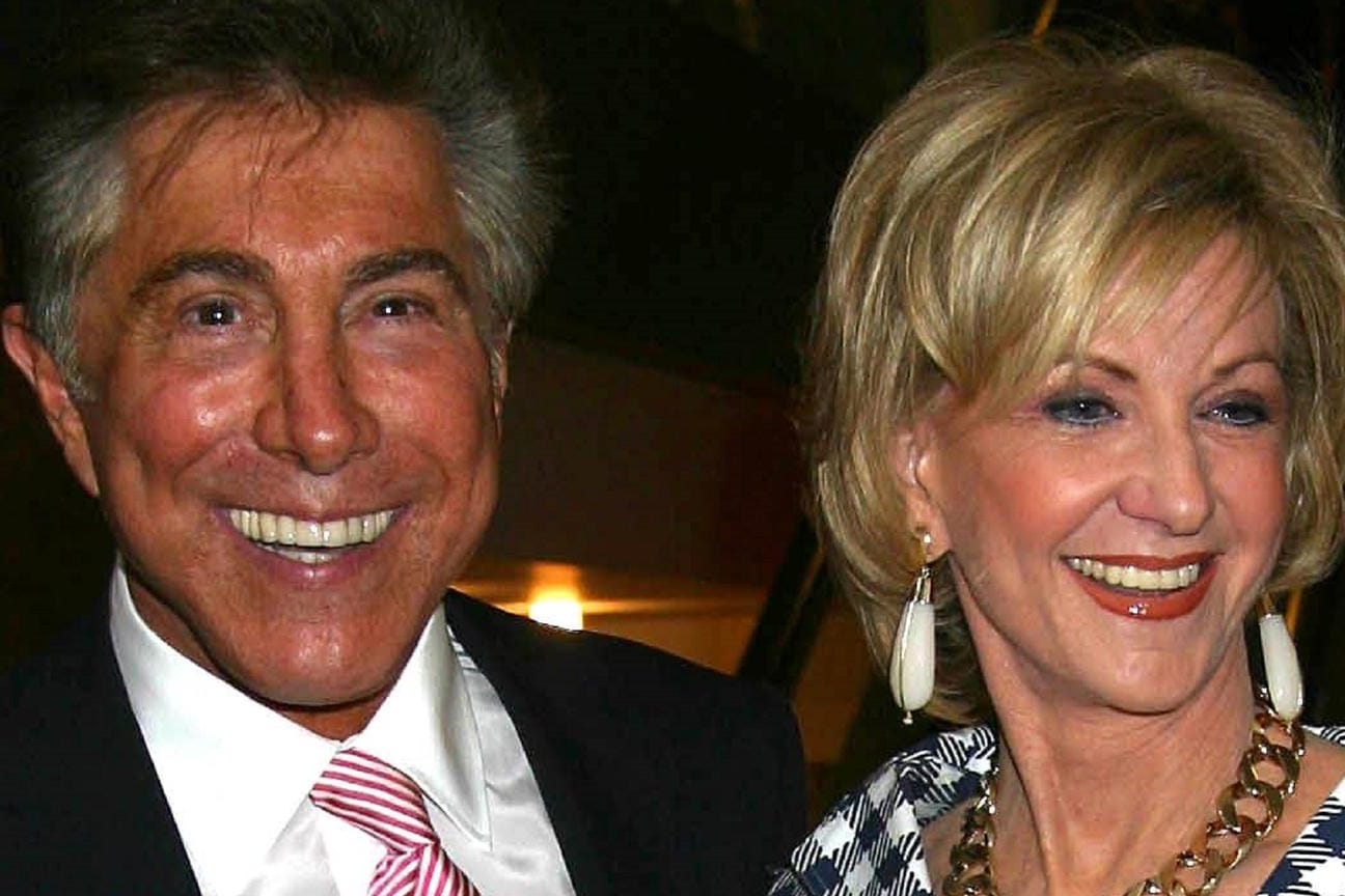 Steve und Elaine Wynn: Der Casino-Mogul und seine Frau ließen sich gleich zwei Mal scheiden – 1986 und 2010. Nach den Scheidungen wurde seine Frau mit etwa 645 Millionen Euro in Aktien entschädigt.