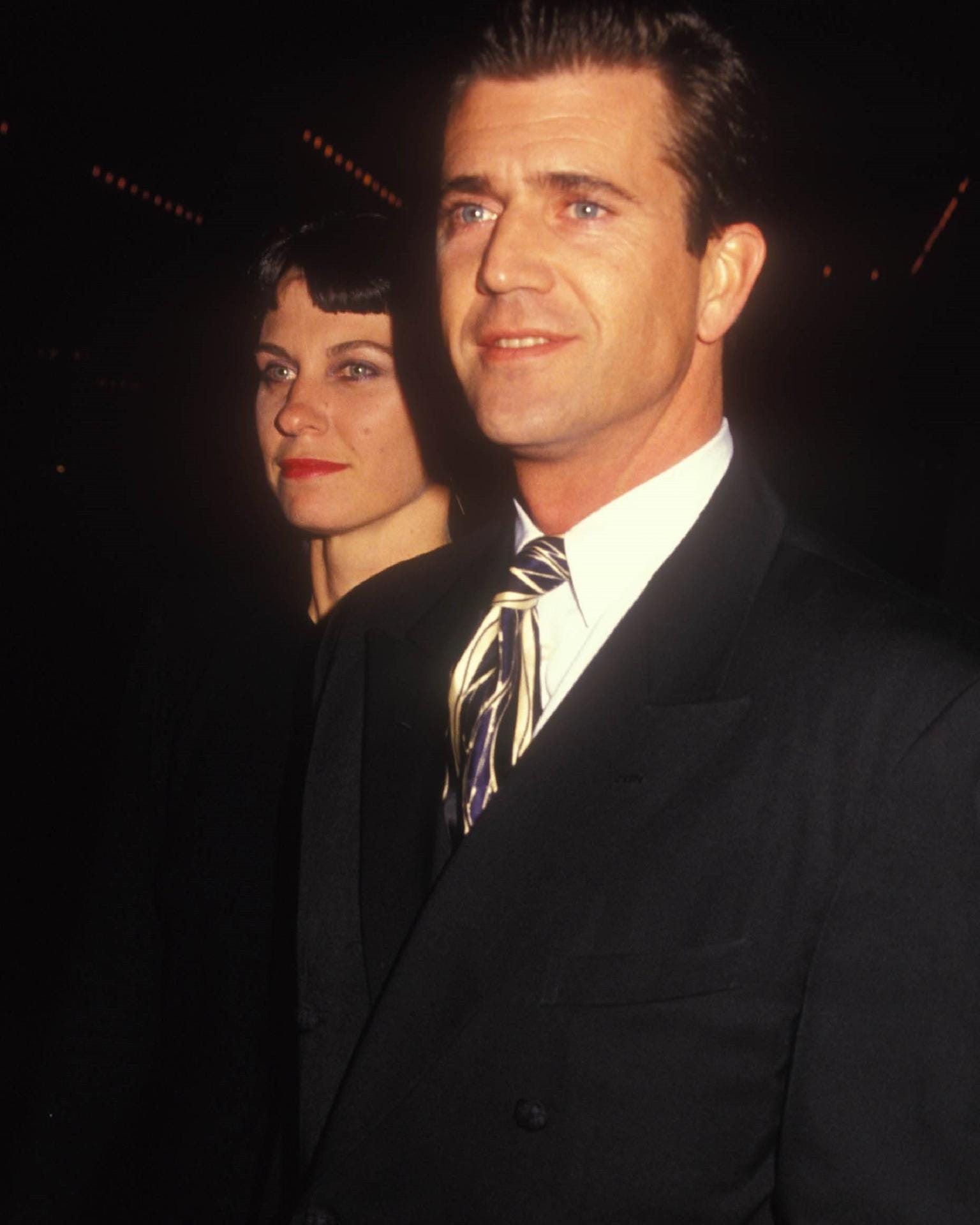 Robyn und Mel Gibson: Das Paar trennte sich 2011 nach 31 Jahren Ehe. Das kostete den Schauspieler damals die Hälfte seines Vermögens – 373 Millionen Euro. Zudem muss er bis an sein Lebensende die Hälfte all seiner künftigen Filmgagen an seine Ex-Frau abgeben.