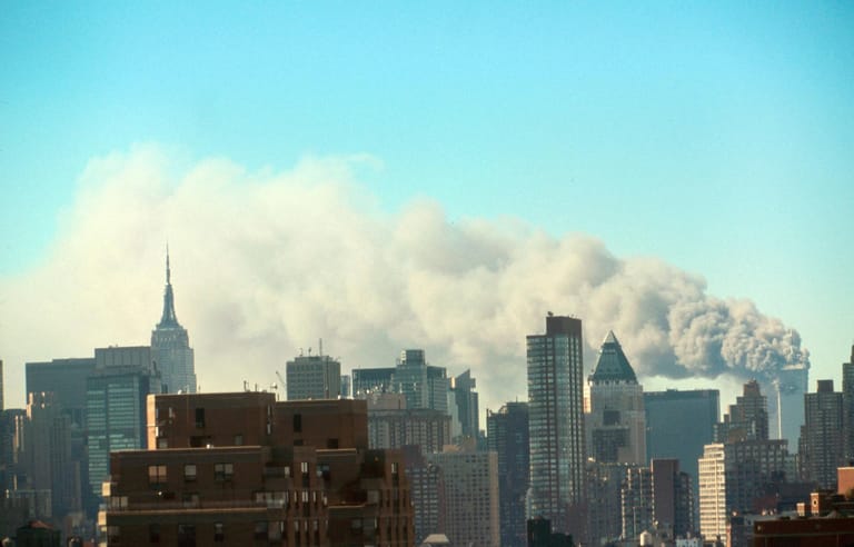 Der 11. September 2001: An diesem Tag sterben bei den Terroranschlägen in den USA fast 3.000 Menschen. Besonders betroffen war New York. Vom World Trade Center blieb nur noch Schutt und Asche. Die Tragödie in Bildern.