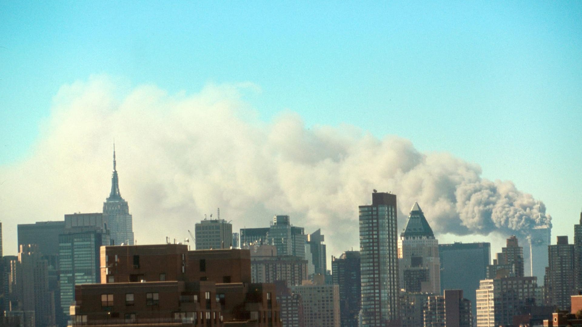 Der 11. September 2001: An diesem Tag sterben bei den Terroranschlägen in den USA fast 3.000 Menschen. Besonders betroffen war New York. Vom World Trade Center blieb nur noch Schutt und Asche. Die Tragödie in Bildern.