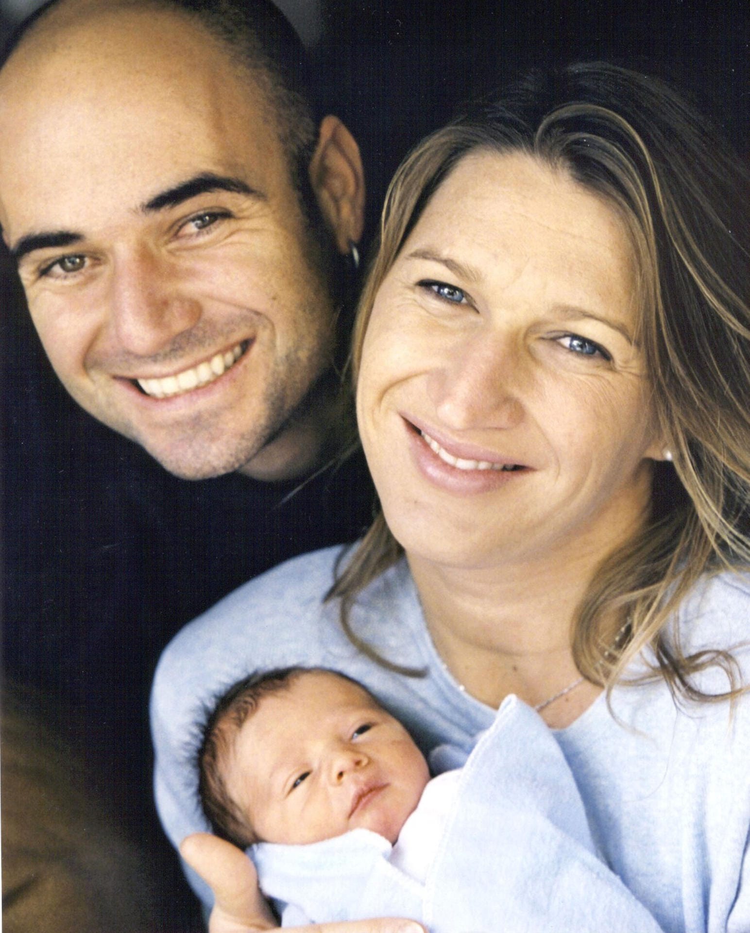 2001: Ihr Sohn Jaden Gil wird geboren.