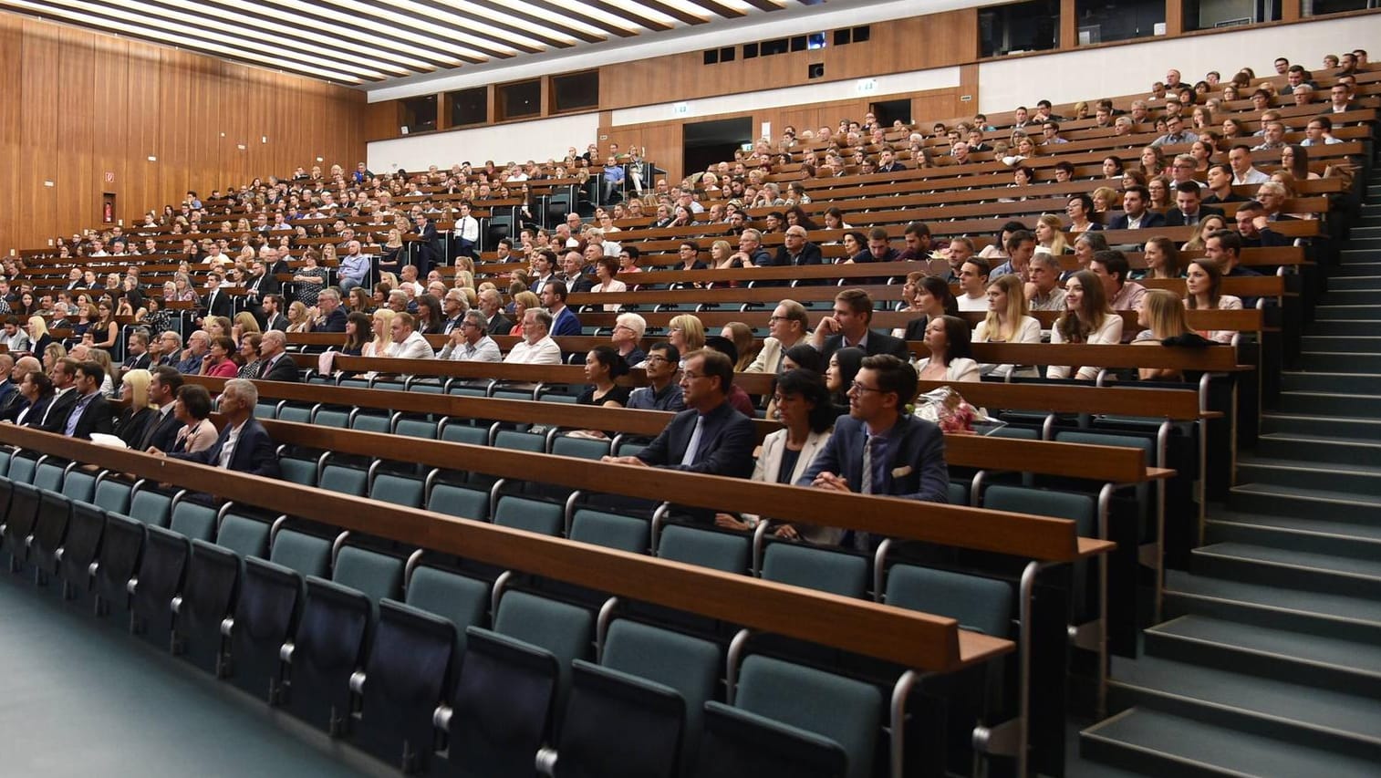 Der große Hörsaal Audimax der Universität des Saarlandes im Juni 2018 (Symbolbild): Auch Studienzeiten können für die Rente zählen.