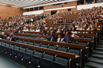 Der große Hörsaal Audimax der Universität des Saarlandes im Juni 2018 (Symbolbild): Auch Studienzeiten können für die Rente zählen.