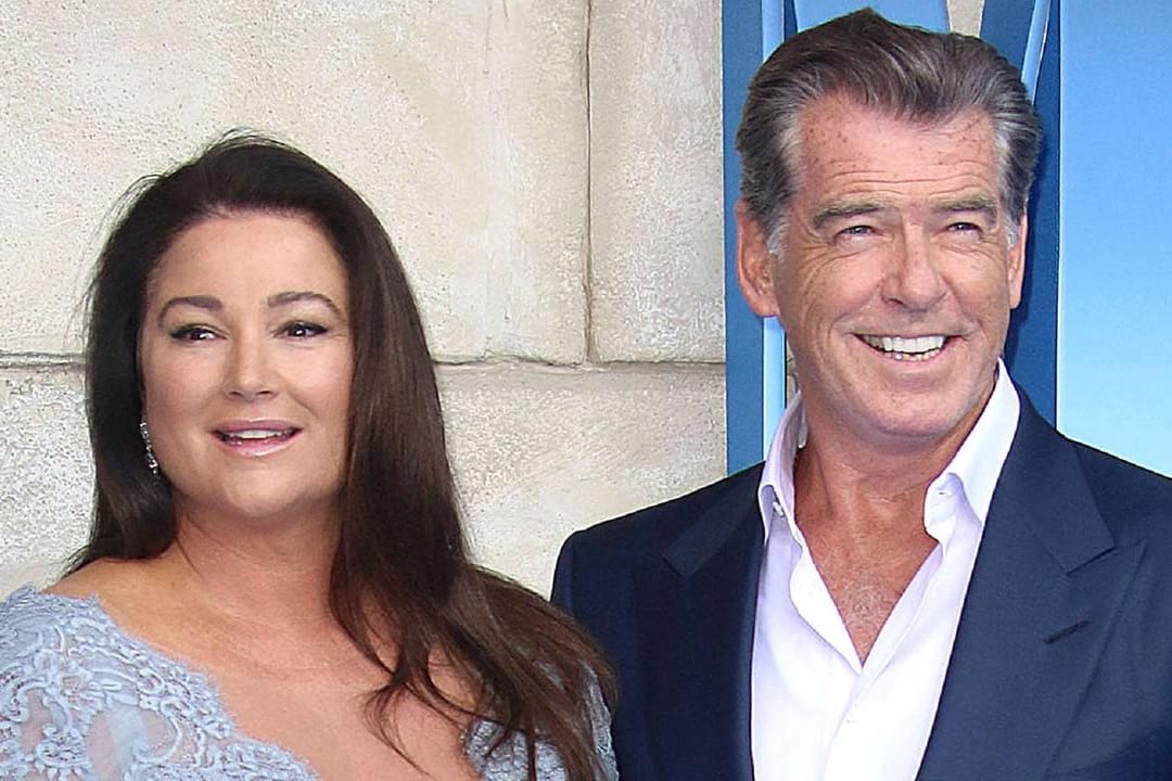 Pierce Brosnan und Keely Shаye Smith: Kennengelernt hatte sich das Paar im April 1994 an einem Strand in Mexiko. Sie arbeitete damals als TV-Journalistin. Seit 2001 sind die beiden verheiratet. Pierce Brosnan und Keely Shаye Smith: Kennengelernt hatte sich das Paar im April 1994 an einem Strand in Mexiko. Sie arbeitete damals als TV-Journalistin. Seit 2001 sind die beiden verheiratet.
