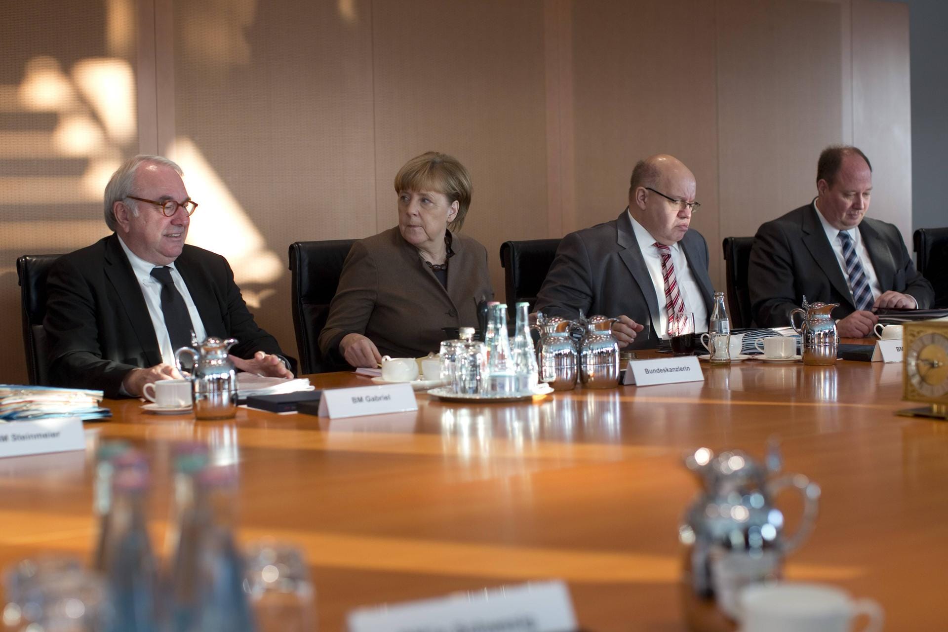 Von Eutop mit Lobby-Arbeit beauftragt: der ehemalige SPD-Bundestagsabgeordnete und Bremer Landesvorsitzende, Uwe Beckmeyer (l.) mit der damaligen Kanzlerin Angela Merkel.