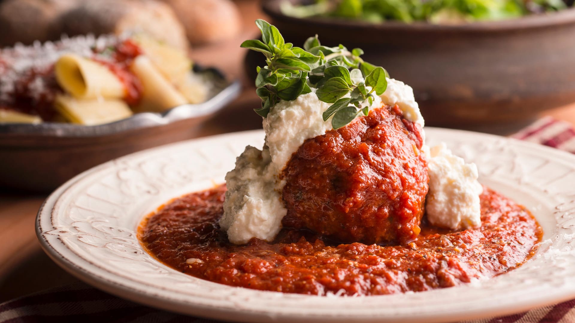 Hackfleisch in Tomaten-Ricotta-Sauce: Mit nur wenigen Zutaten zum Gourmet-Gericht. Durch Ricotta und Parmesan wird das Hackfleisch unfassbar lecker.