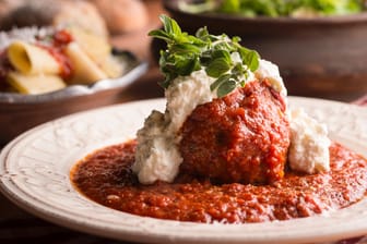 Hackfleisch in Tomaten-Ricotta-Sauce: Mit nur wenigen Zutaten zum Gourmet-Gericht. Durch Ricotta und Parmesan wird das Hackfleisch unfassbar lecker.