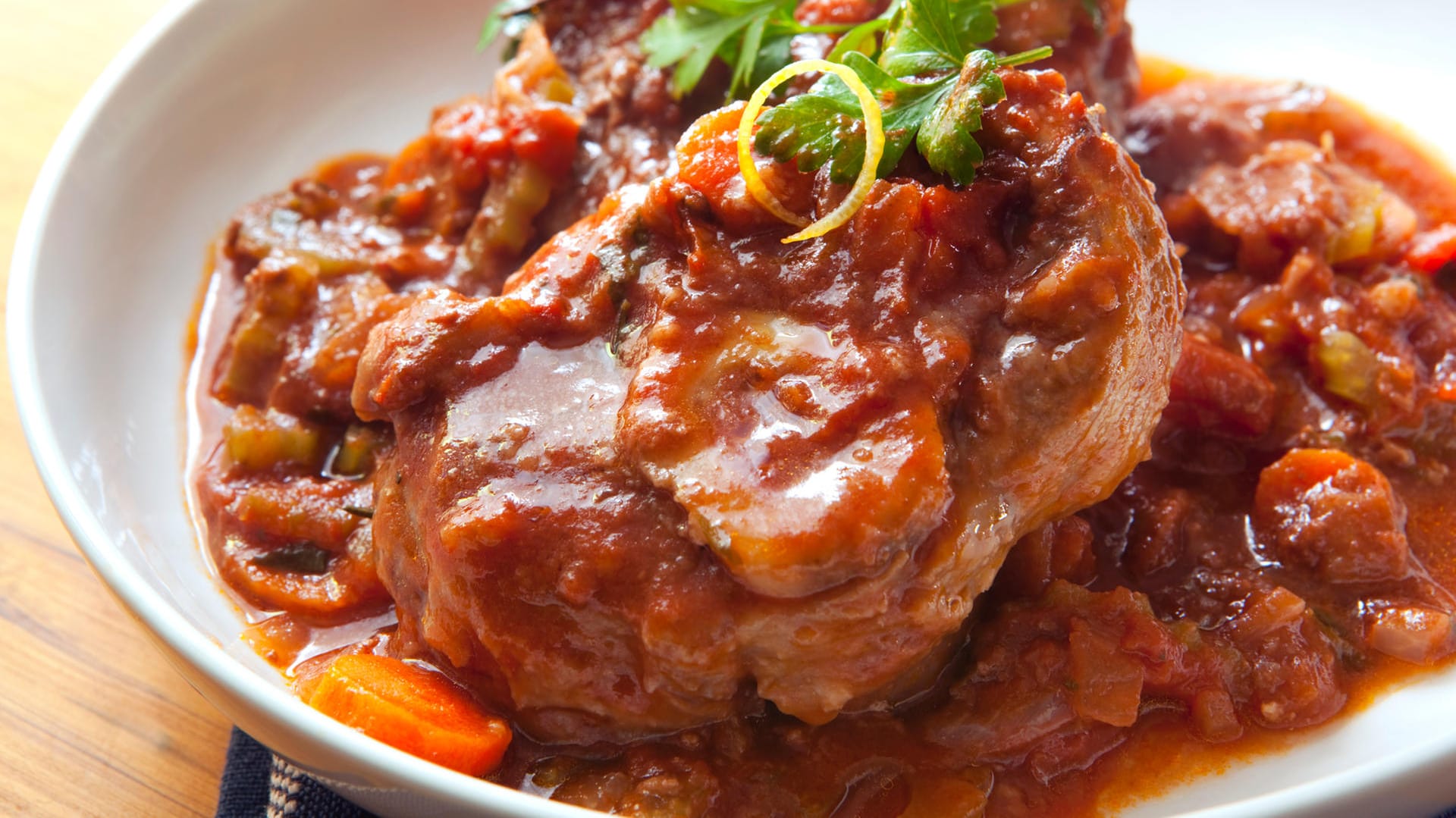 Ossobuco: Schmoren und schöne Aromen machen Ossobuco so butterzart und lecker.