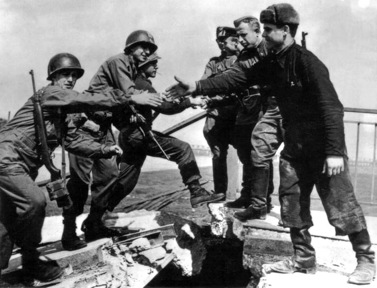 25.04.1945: Als sich Amerikaner und Sowjets die Hände schüttelten