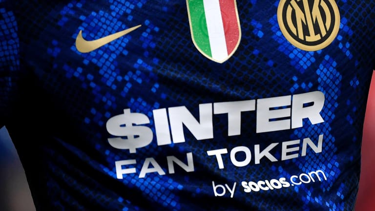 Schriftzug auf dem Trikot des italienischen Meisters Inter Mailand: Socios ist der wohl am aggressivsten für seine Produkte werbende Kryptowettbewerber.