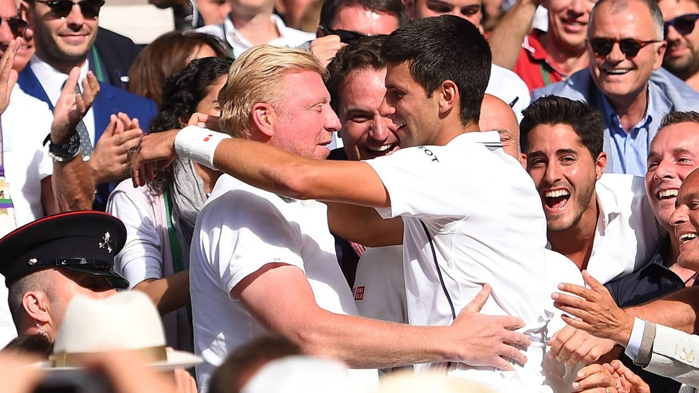 Erfolgsduo: Novak Djokovic (r.) und Trainer Boris Becker nach dem Wimbledon-Triumph des Serben 2014.
