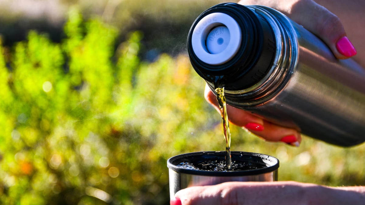 Thermoskanne reinigen: Mit diesen Hausmitteln wird sie sauber