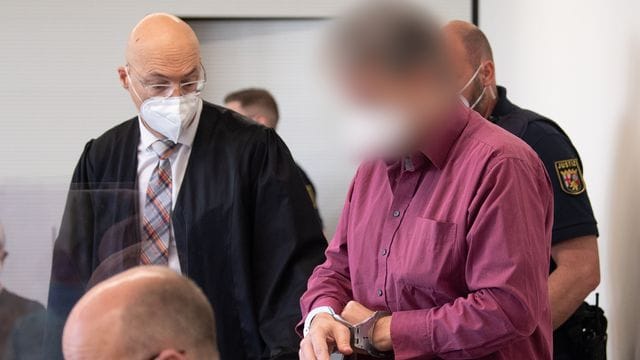 Prozess um Mord nach Maskenstreit