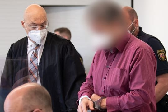 Prozess um Mord nach Maskenstreit