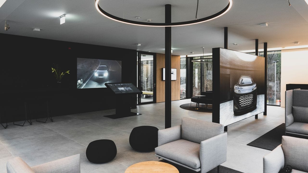 Wartesaal im Loungeformat: Um die Ladezeit so angenehm wie möglich zu überbrücken, bietet Audi in seinem Charging Hub weitere Services rund um Auto und Mensch.