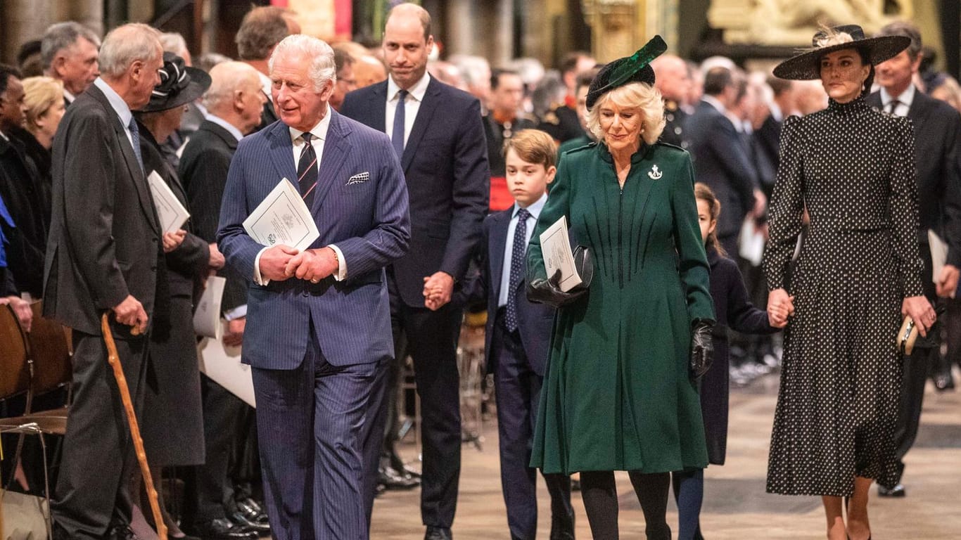 Prinz Charles und Prinz William samt ihrer Liebsten stehen unter hervorragendem Schutz: Harry hätte sich seinem Vater und seinem Bruder anschließen können, findet Griffin.