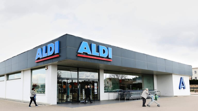 Einkaufen: Bei Aldi müssen sich Kunden ab Montag auf gestiegene Preise einstellen.