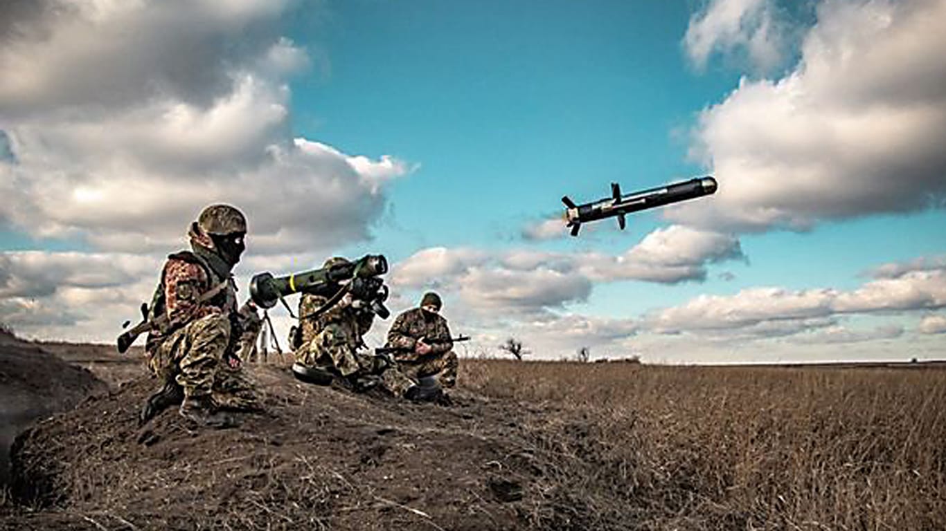 Ukrainische Soldaten feuern eine Panzerabwehrrakete ab: Die Regierung in Kiew wartet auf die nächste russische Angriffswelle.