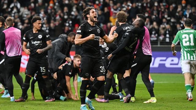 Eintracht Frankfurt trifft im Viertelfinale in der Europa League auf den FC Barcelona.