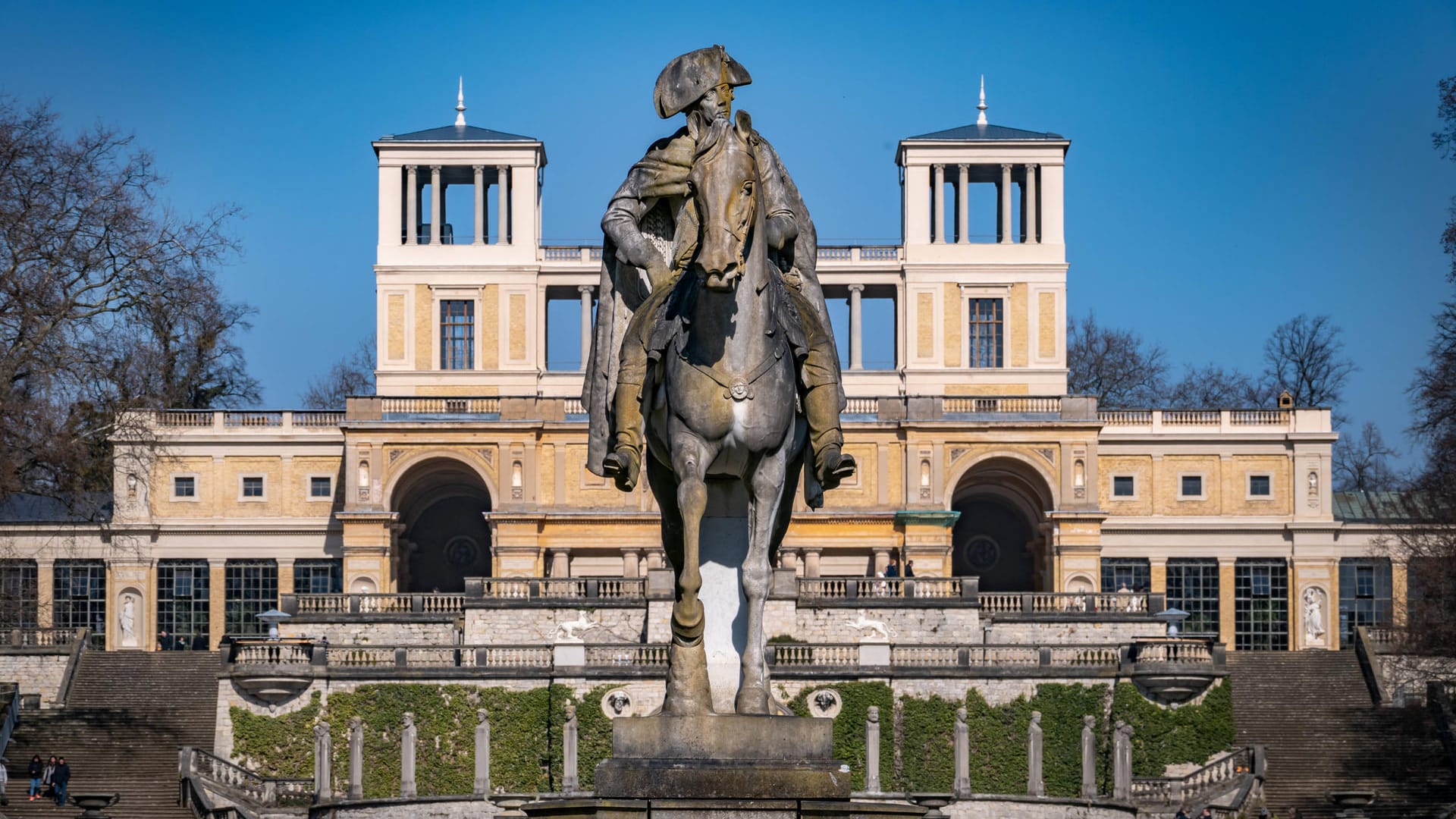 Schloss Sanssouci mit Schlosspark (Archivbild): Die neuer Besuchersaison kann auch auch für den ehemaligen Sommersitz der preußischen Könige beginnen.