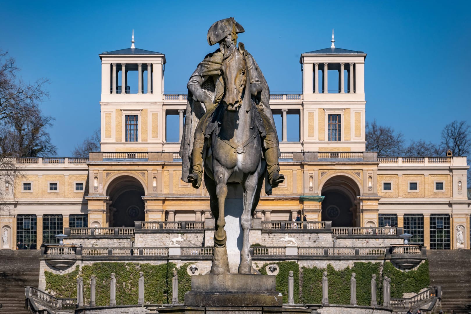 Schloss Sanssouci mit Schlosspark (Archivbild): Die neuer Besuchersaison kann auch auch für den ehemaligen Sommersitz der preußischen Könige beginnen.