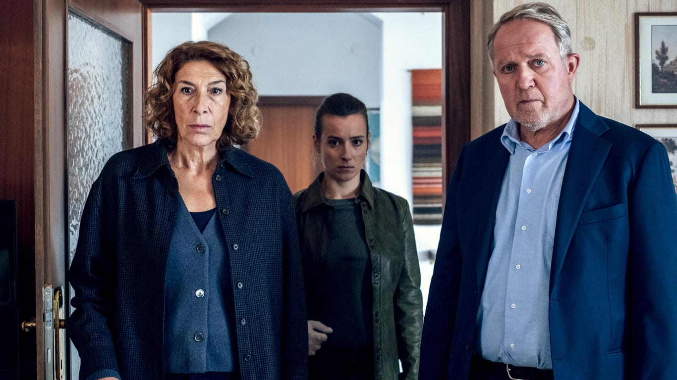 "Tatort: Alles was Recht ist": Adele Neuhauser als Bibi Fellner ermittelt mit Christina Scherrer als Meret Schande sowie mit Harald Krassnitzer als Moritz Eisner.