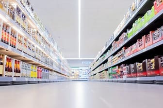 Die Lebensmittelpreise in Deutschland dürften nach Einschätzung der Handelsbranche weiter deutlich zulegen - und bei Aldi wird das schon ab Montag zu spüren sein.