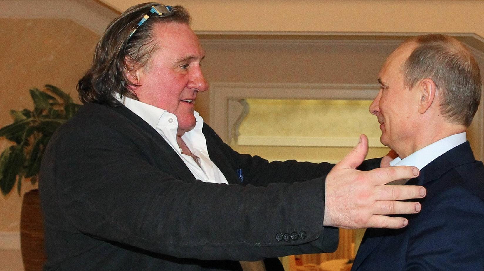 Gérard Depardieu und Wladimir Putin: Hier liegen sich die beiden im Jahr 2013 in den Armen.