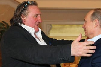 Gérard Depardieu und Wladimir Putin: Hier liegen sich die beiden im Jahr 2013 in den Armen.